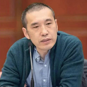何平